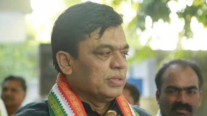 Balram Naik : ఎంపీ సోయం బాబు రావు చట్టాల గురించి తెలుసుకొని మాట్లాడాలి