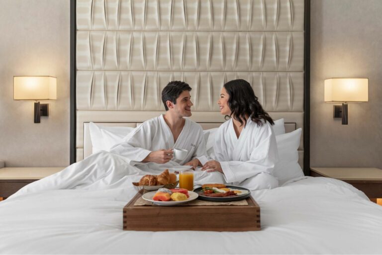 Eating On Bed: మంచంపై కూర్చొని తింటే ఎంత పాపమో తెలుసా?ఏం జరుగుతుందో తెలుసా?