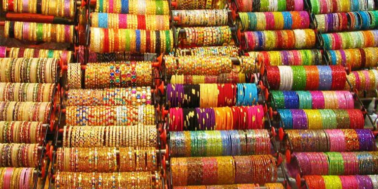 Sravanamasam : శ్రావణమాసంలో ఇలాంటి గాజులను ఎందుకు వేసుకోవాలో తెలుసా?