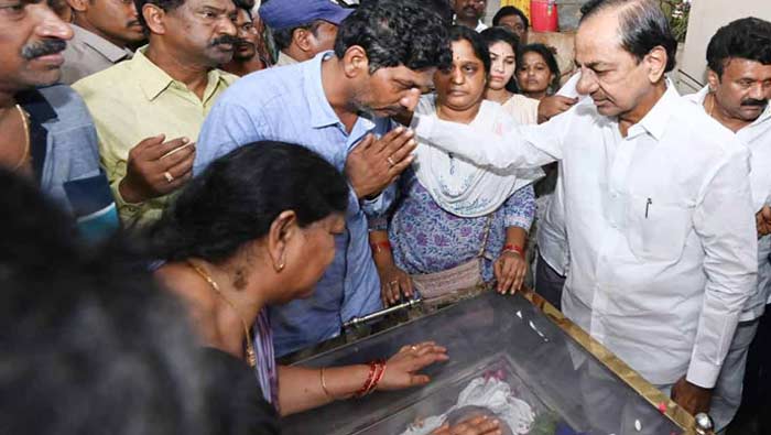 Gaddar : గద్దర్‌కు నివాళులు అర్పించిన సీఎం కేసీఆర్‌