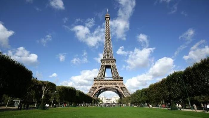 Eiffel Tower: ఈఫిల్ టవర్⁬కు బాంబు బెదిరింపు.. అధికారులు అలర్ట్