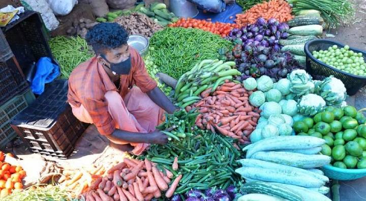 Retail Inflation Data: 15 నెలల గరిష్టానికి రిటైల్ ద్రవ్యోల్బణం.. జూలైలో 7.44శాతం