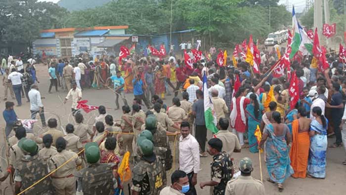 Gangavaram Port : గంగవరం పోర్టు వద్ద హై అలెర్ట్