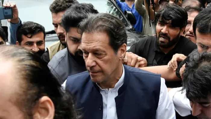 Imran Khan: బెయిల్‌పై విడుదలైన గంటల్లోనే మళ్లీ ఇమ్రాన్ ఖాన్ అరెస్ట్..