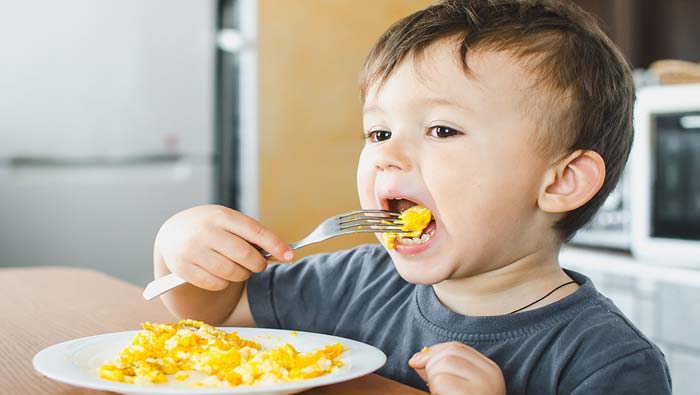 Kids Food: పిల్లలకు ఈ ఆహారాలు అస్సలు పెట్టకండి.. చాలా డేంజర్..!