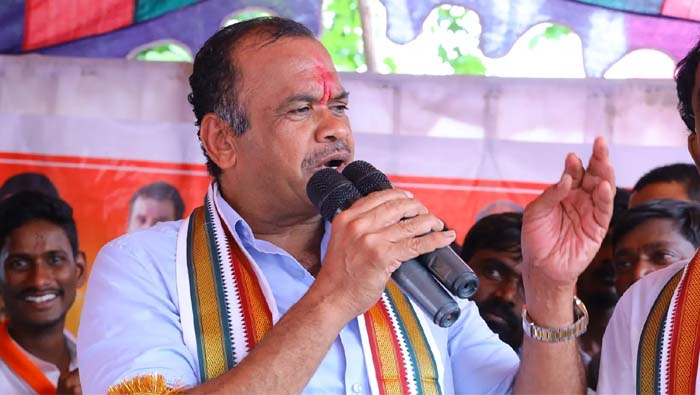Komati Reddy: రాష్ట్రంలో నిరుద్యోగులు రోడ్లపై ఉన్నారు..! వారి గురించి మాట్లాడరా?