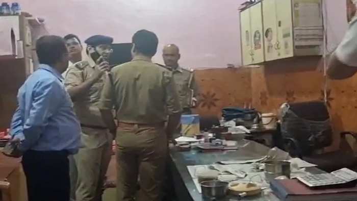 Ghaziabad Lawyer: జిల్లా కోర్టు కాంప్లెక్స్‌లోనే లాయర్‌ కాల్చివేత