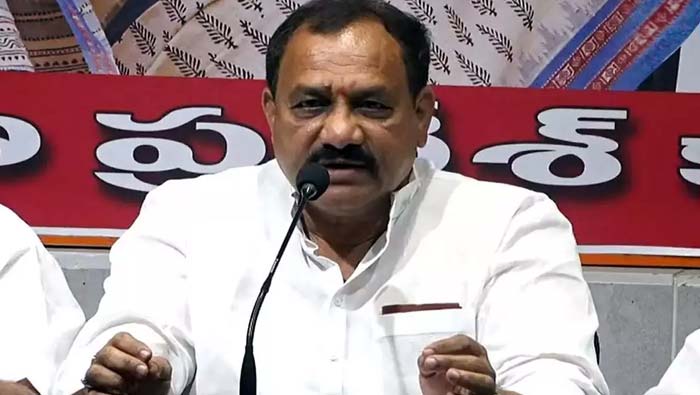 Mahesh Kumar Goud: తెలంగాణలో దోపిడీ దొంగలను గెలిపించొద్దు..