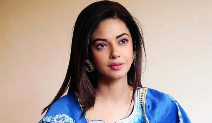 Meera Chopra: అప్పుడు ఫిర్యాదు చేసిన బీజేపీకి పవన్ హీరోయిన్ మద్దతు