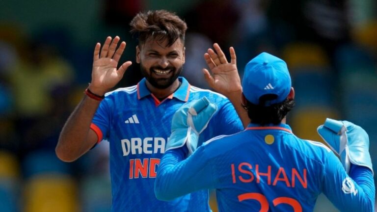 Mukesh Kumar Debut: వికెట్ ఏమీ పడగొట్టకున్నా.. రెండో భారత ఆటగాడిగా ముఖేష్‌ కుమార్‌ అరుదైన రికార్డు!