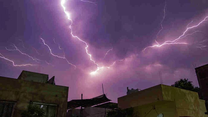 Odisha: ఒడిశాలో విషాద సంఘటన.. పాఠ‌శాల‌పై పిడుగు పడి 16 మంది విద్యార్థుల‌కు తీవ్ర గాయాలు