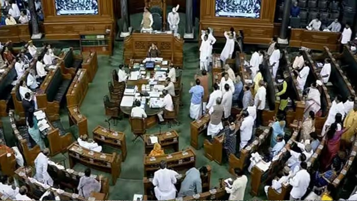 Parliament: పార్లమెంట్ లో అధిర్ రంజన్ సస్పెన్షన్ పై విపక్షాల ఆందోళన