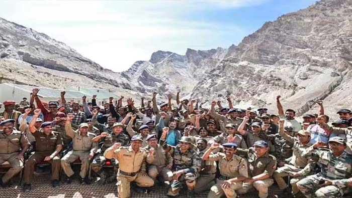 Rahul Gandhi: కార్గిల్‌ సైనిక సిబ్బందితో రాహుల్ గాంధీ ఫొటో.. ఇన్‌స్టాలో పోస్ట్