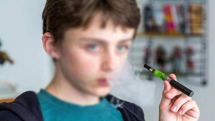E-Cigarettes : కొత్త రకం మత్తుకు అలవాటు పడుతున్న స్కూల్ పిల్లలు