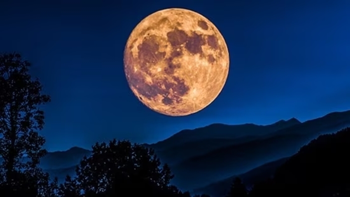 Super Blue Moon: ఆకాశంలో అద్భుతం.. ‘సూపర్‌ బ్లూ మూన్’గా చందమామ కనువిందు