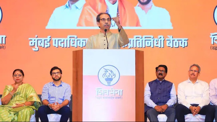 Uddav Thackeray: కేసీఆర్ దేశం కోసం పోరాడుతున్నారా?.. బీజేపీకి మద్దతిస్తున్నారా?.. ఉద్ధవ్ ప్రశ్నలు