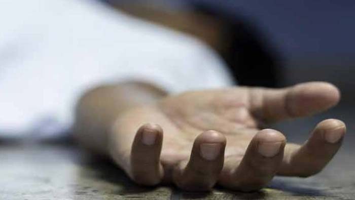 Uttar Pradesh: వెంటపడొద్దు అన్నందుకు శానిటైజర్ తాగించి చంపాడు