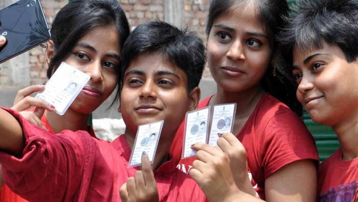 Young Voters : రాష్ట్రంలో కొత్తగా 4,76,597 మంది యువ ఓటర్లు