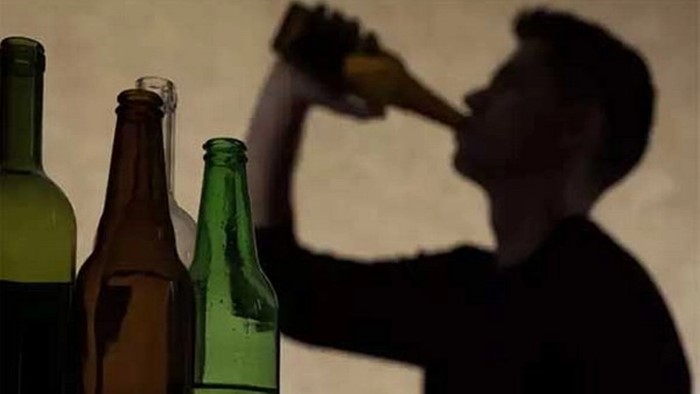 Woman Beats Husband: మద్యానికి బానిసైన భర్తను క్రికెట్‌ బ్యాట్‌తో కొట్టి చంపిన భార్య