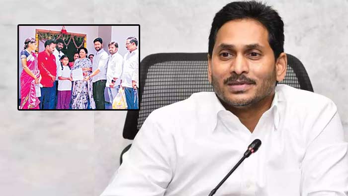 CM YS Jagan: మరోసారి మానవత్వాన్ని చాటుకున్న సీఎం జగన్.. చిన్నారి వైద్యానికి భారీ సాయం..