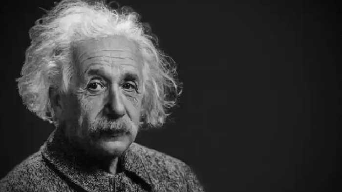 Albert Einstein: ఐన్‌స్టీన్ సంతకంతో కూడిన ప్రతులకు వేలంలో భారీ ధర..