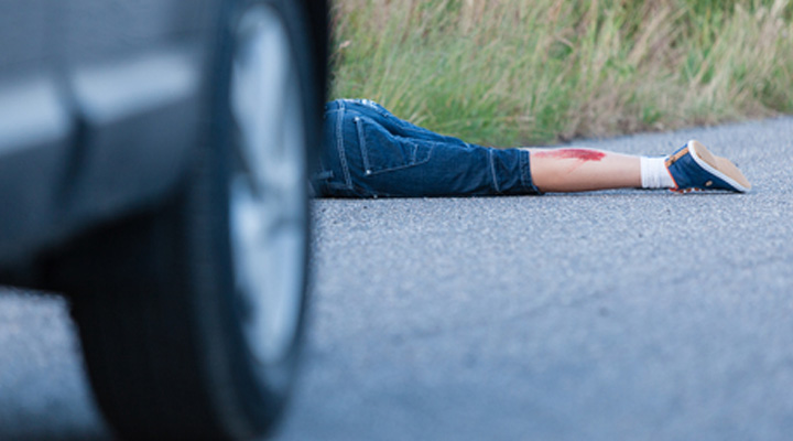 Crime News: రోడ్డుపై పడిపోయిందంటూ వృద్ధురాలిని ఆస్పత్రికి తీసుకొచ్చిన డ్రైవర్.. ట్విస్ట్ ఏంటంటే?