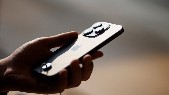 Apple IPhone: యాపిల్‌కు భారీ దెబ్బ!.. ఆ దేశంలో ఆఫీస్‌ పనులకు ఐఫోన్లు వాడొద్దట..