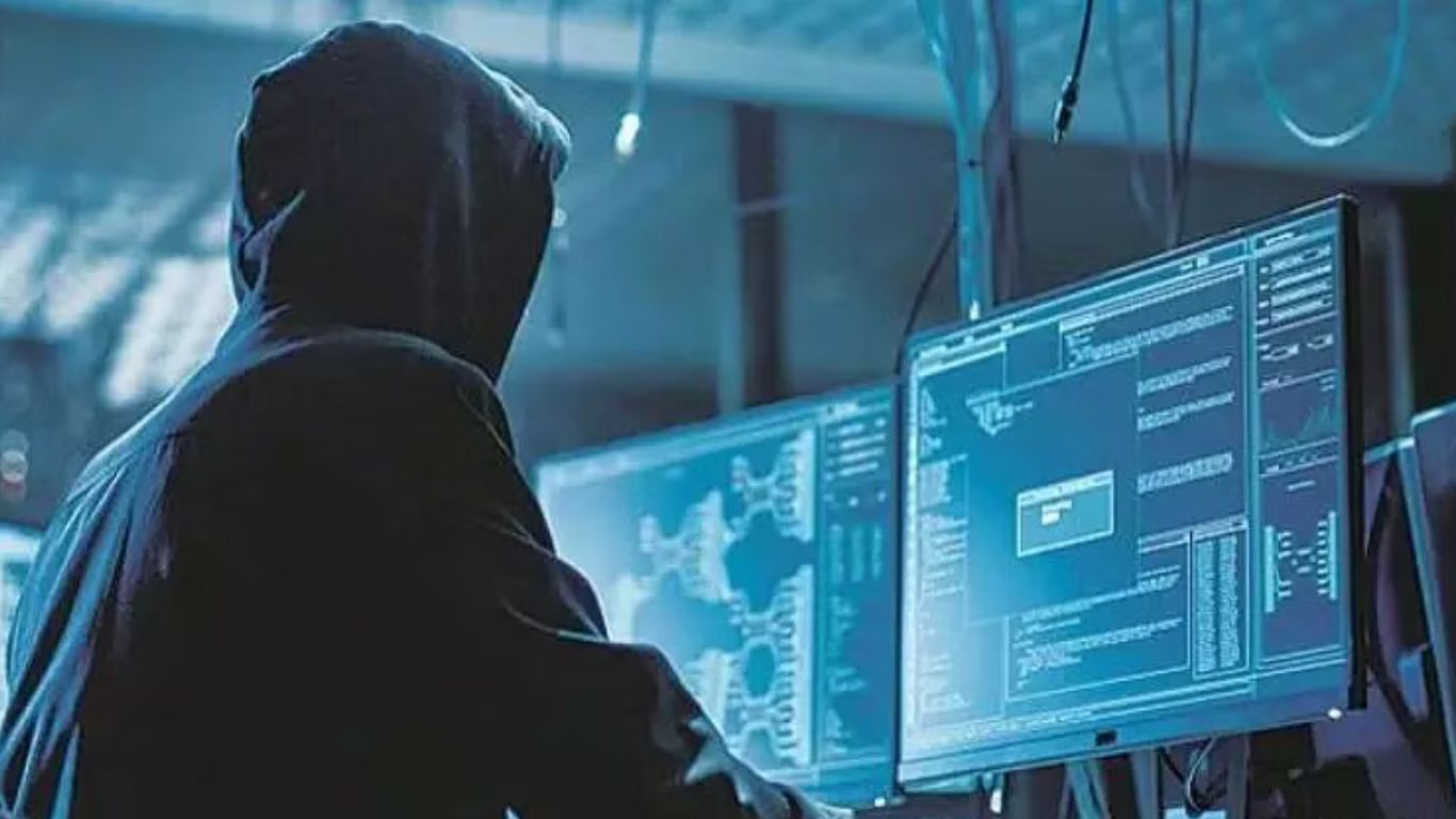 Cyber Fraud: లక్కీ డ్రాలో మొబైల్ ఫోన్ గెలుచుకున్నావంటూ.. సాఫ్ట్‌వేర్‌ యువతికి టోకరా!