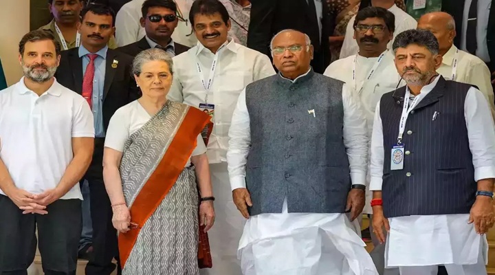 INDIA: 14 మంది యాంకర్లపై నిషేధం.. జాబితా ఇదే