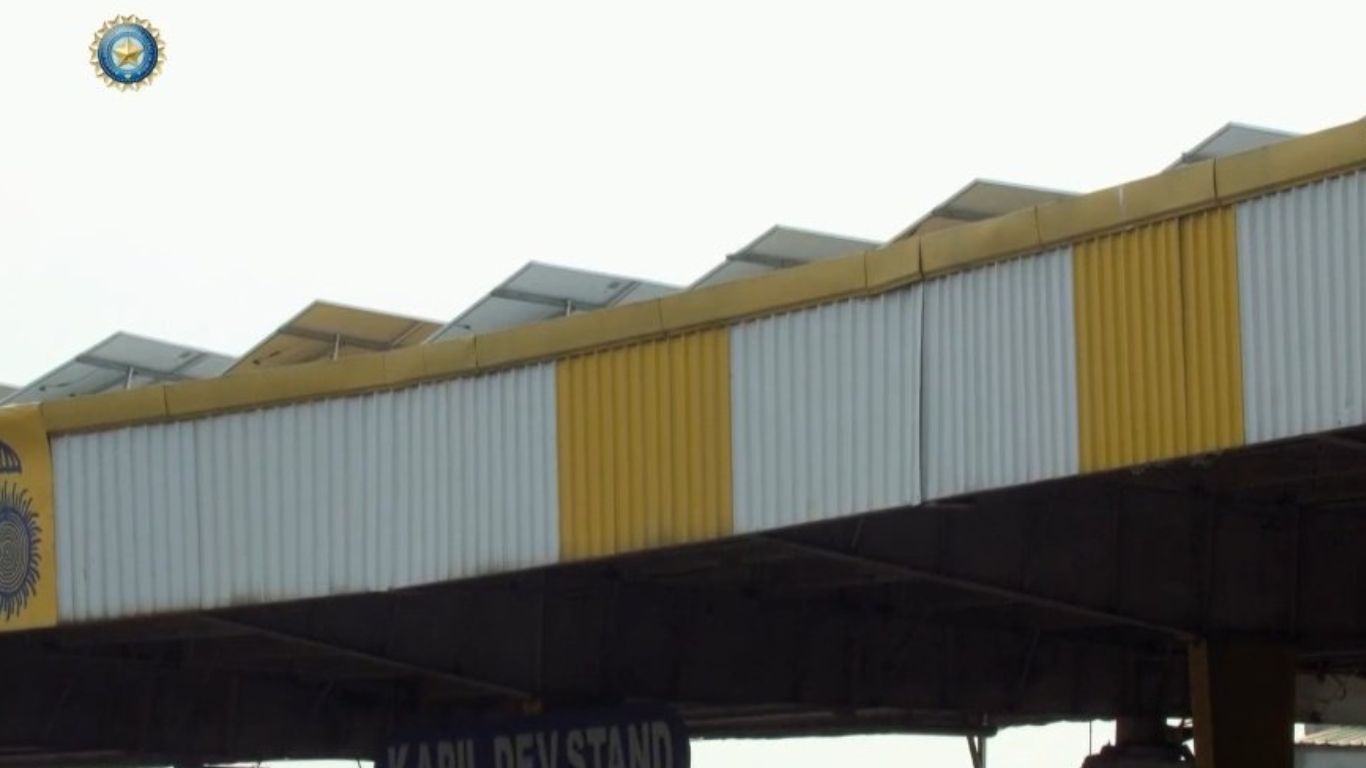 KL Rahul Six: చూడ్డానికి సన్నగా ఉన్నా.. బంతి మాత్రం స్టేడియం బయట పడింది!