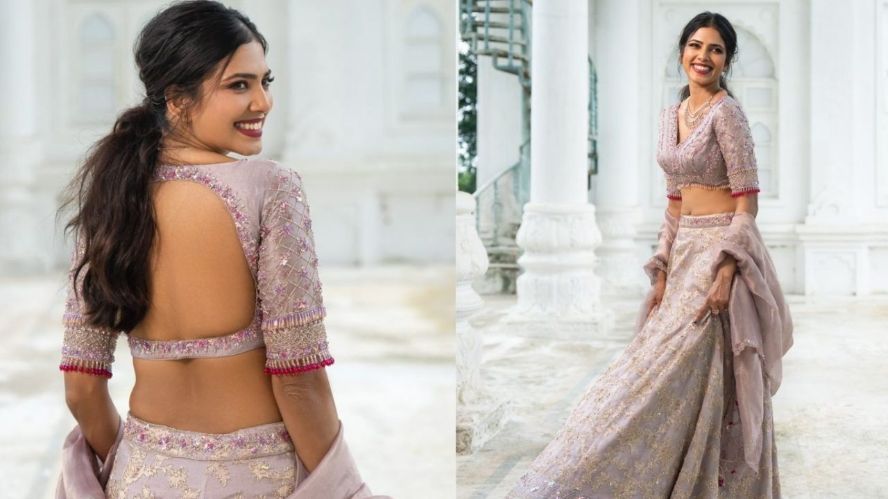 Malavika Mohanan Images: మాళవిక మోహన్ బ్యాక్ అందాలు అదరహో.. మతులు పోగొడుతున్న మలయాళ బ్యూటీ!