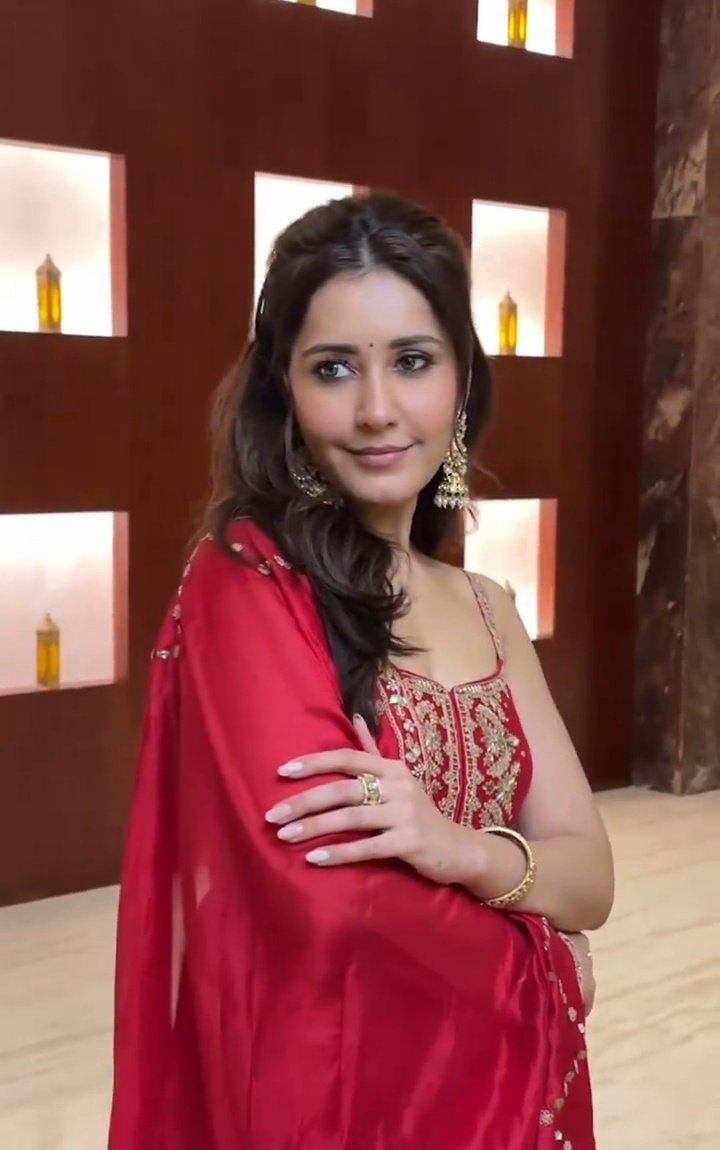 Raashii Khanna4