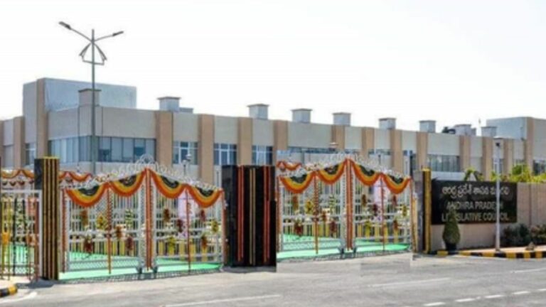 AP Assembly Session 2023: 70 మంది అనుచరులను తీసుకొచ్చిన ఎమ్మెల్యే.. అసెంబ్లీ విజిటర్స్ గ్యాలరీలో హల్‌చల్!