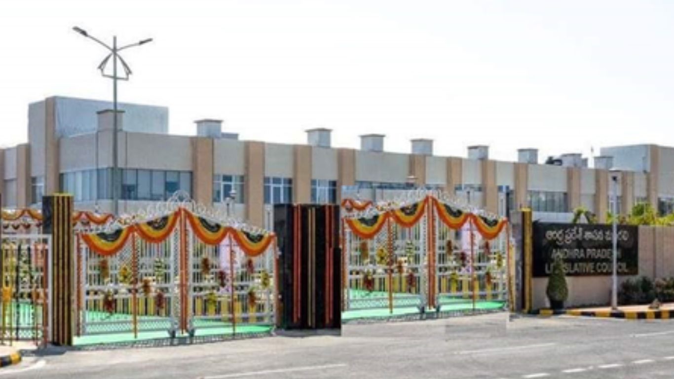 AP Assembly Session 2023: 70 మంది అనుచరులను తీసుకొచ్చిన ఎమ్మెల్యే.. అసెంబ్లీ విజిటర్స్ గ్యాలరీలో హల్‌చల్!