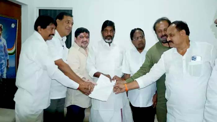 Bhatti Vikramarka: భట్టితో బీసీ నేతల భేటీ.. ఆ రెండు సీట్లు ఇవ్వాలని విజ్ఙప్తి