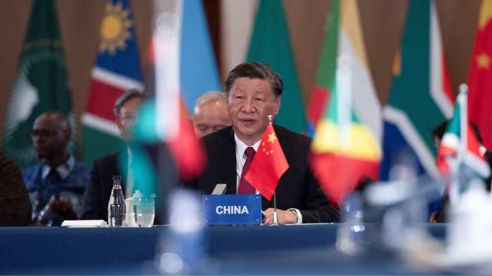 China: అలాంటి డ్రెస్సులు వేసుకుంటే జైలుకే.. కొత్త చట్టం చేస్తున్న చైనా