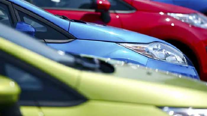 Nitin Gadkari: డీజిల్ కార్లకు పెరుగనున్న ధరలు.. జీఎస్టీ పెంచనున్న కేంద్రం..?