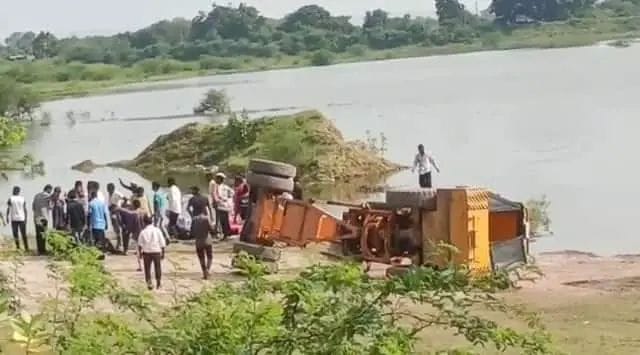 Gujarat : గణేష్ నిమజ్జనంలో విషాదం..మూడు ప్రమాదాల్లో ఇద్దరు మృతి, 11 మందికి గాయాలు..