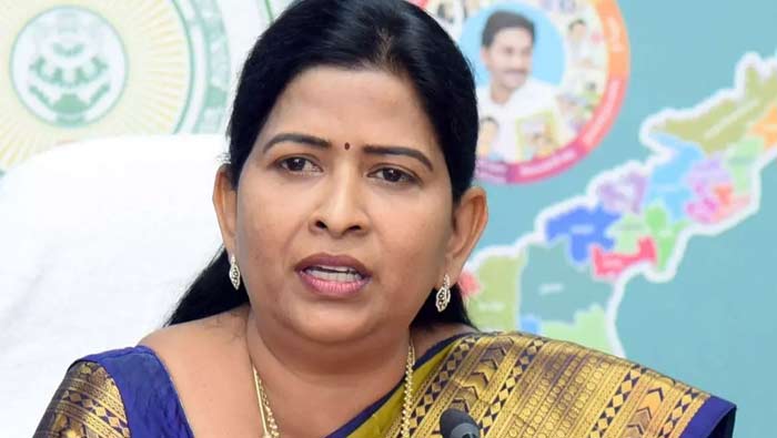 Minister Taneti Vanitha: కష్టపడి కాదు.. ఇష్టపడి చదవండి.. ఫలితం మీ సొంతం