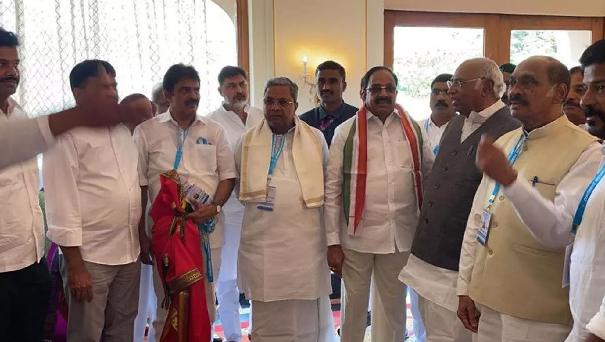 Tummala Nageswara Rao: కాంగ్రెస్ తీర్థం పుచ్చుకున్న తుమ్మల నాగేశ్వరరావు