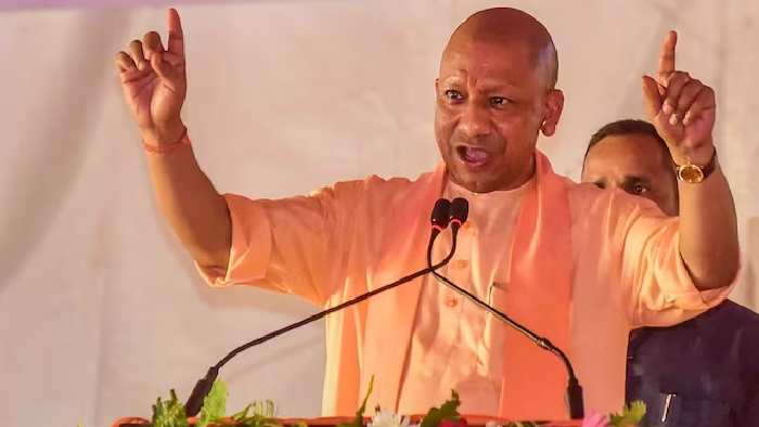 Yogi Adityanath: యోగి ఫాలోయింగ్ మామూలుగా లేదుగా.. రాహుల్ గాంధీ కూడా ఆయన తర్వాతే..