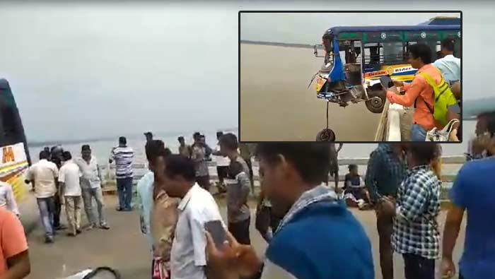 Bus Accident: ఏపీలో తప్పిన పెను ప్రమాదం.. 50 మంది సేఫ్‌.. సినిమాను మించిన సీన్‌..!