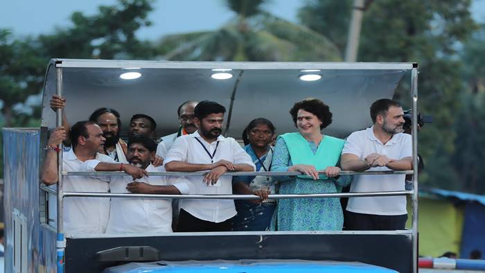 Congress Bus Yatra 2023: కాంగ్రెస్ విజయభేరి యాత్రను ప్రారంభించిన రాహుల్‌ గాందీ, ప్రియాంక