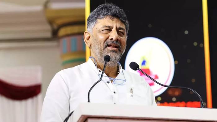 DK Shiva Kumar: ప్రభుత్వాన్ని కూల్చేందుకు కుట్ర.. డీకే శివకుమార్‌ సంచలన వ్యాఖ్యలు