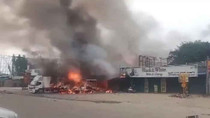 Fire Accident: బెంగళూరులోని బాణసంచా దుకాణంలో భారీ అగ్నిప్రమాదం.. 13 మంది మృతి