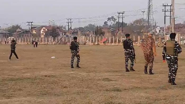 Srinagar: పోలీస్ అధికారిపై ఉగ్రవాది దాడి.. ఈద్గా గ్రౌండ్‌లో క్రికెట్ ఆడుతుండగా ఘటన