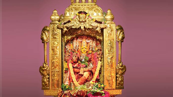Indrakeeladri Temple: గాయత్రిదేవిగా దుర్గమ్మ దర్శనం.. మొదటిరోజు కంటే తక్కువగానే..