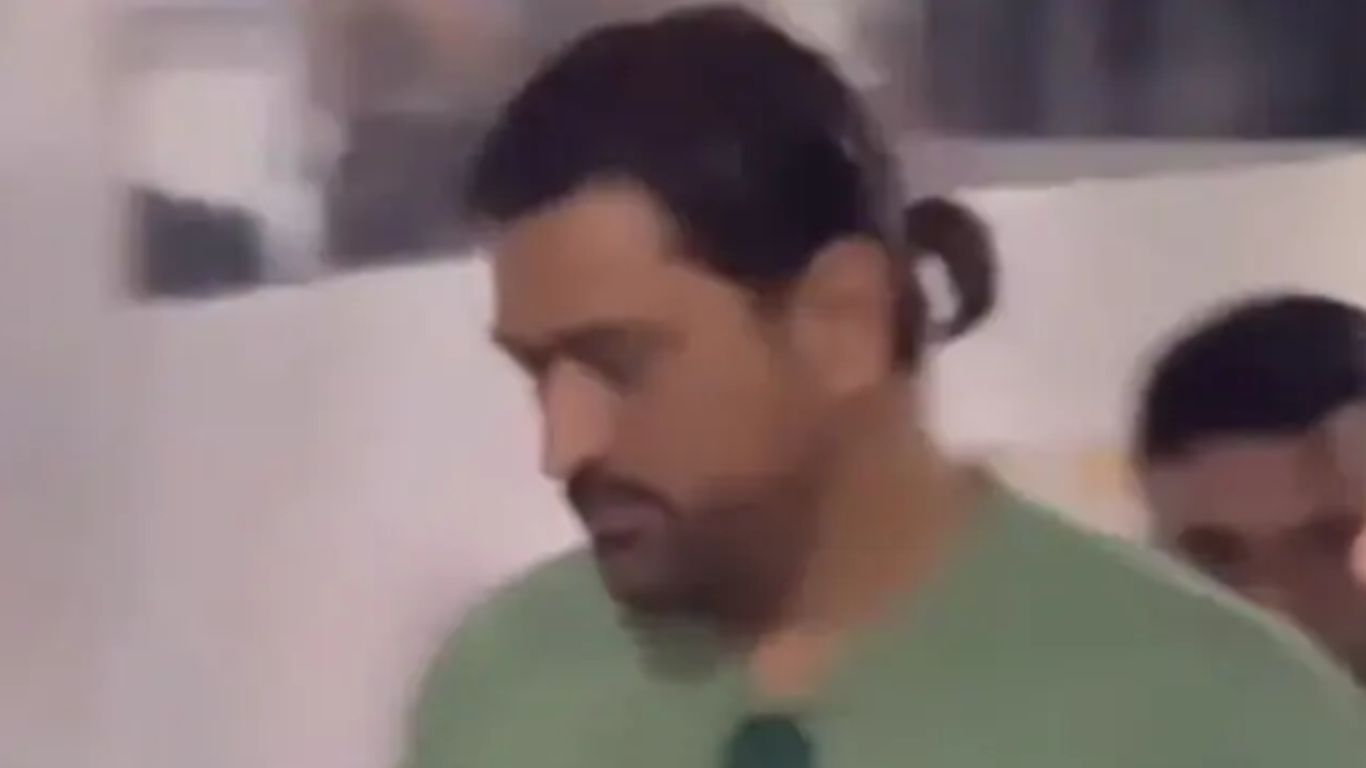 MS Dhoni Hairstyle: ఎంఎస్ ధోనీ నయా హెయిర్ స్టైల్.. పోలా అదిరిపోలా..!