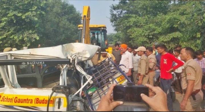 Uttar Pradesh: బదౌన్‌లో స్కూల్ వ్యాన్‌ని ఢీకొన్న బస్సు, డ్రైవర్‌తో పాటు నలుగురు చిన్నారులు మృతి