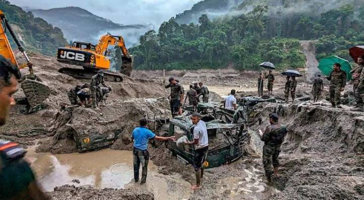 Sikkim Floods: సిక్కింలో రెండు వారాల తర్వాత బయటపడుతున్న మృతదేహాలు.. ఇంకా కానరాని 76మంది జాడ
